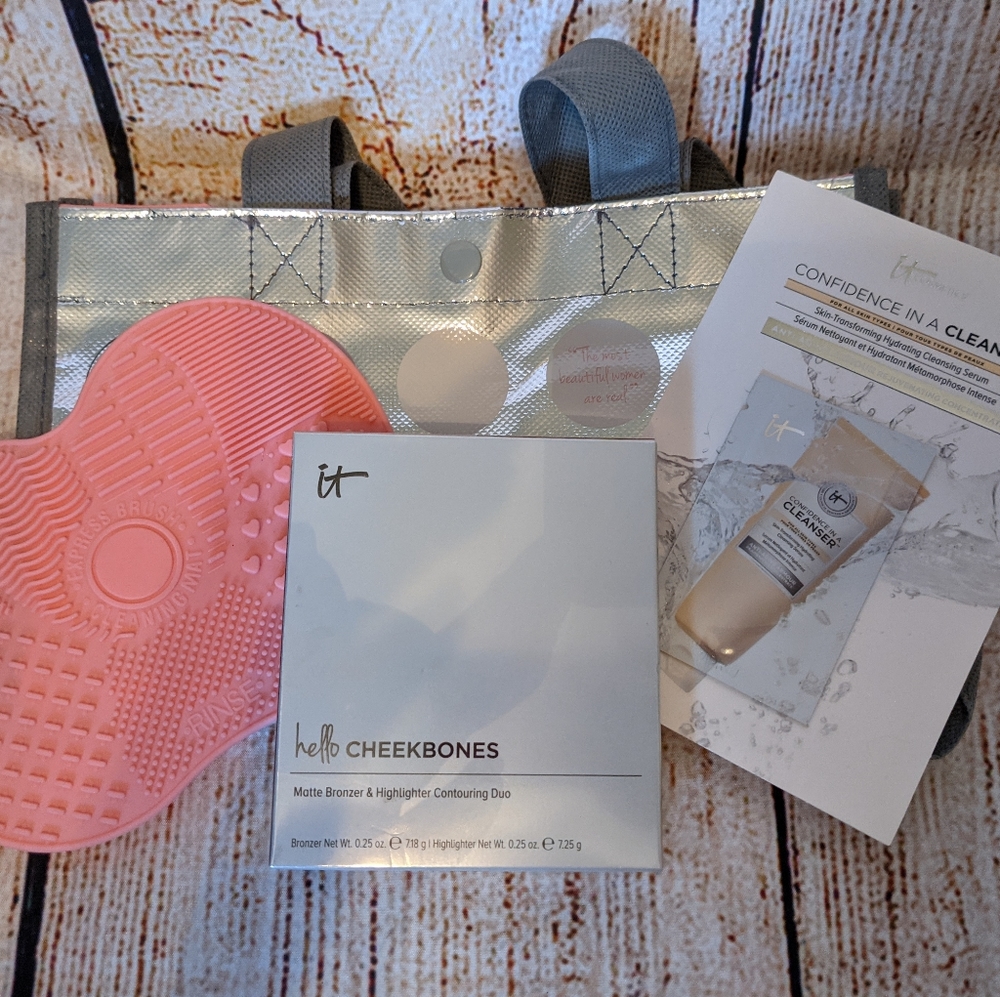 Bronzer highlighter contouring duo